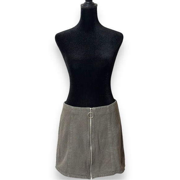 Chloe & Katie Dresses & Skirts - Chloe & Katie Casual Lg Gray/Green Front Silver Ring Zip High Waist Mini Skirt